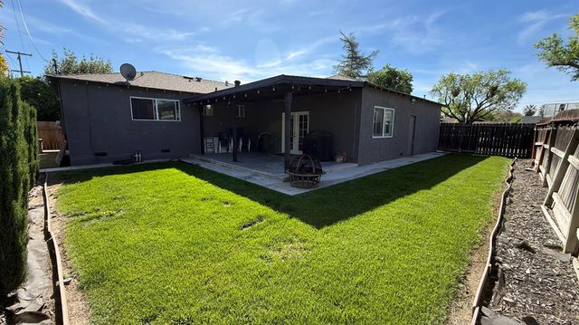 2041 Wally Ct, Modesto, CA 95350