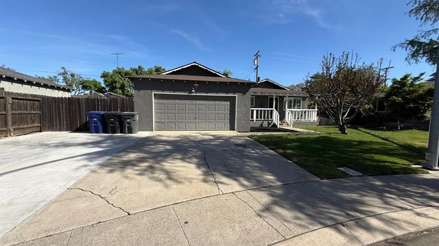 2041 Wally Ct, Modesto, CA 95350