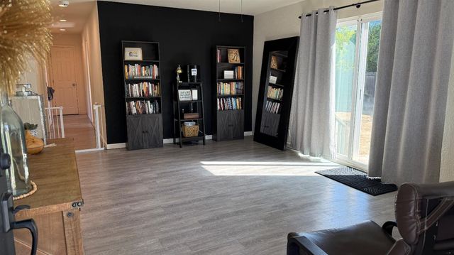 2041 Wally Ct, Modesto, CA 95350