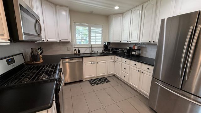 2041 Wally Ct, Modesto, CA 95350