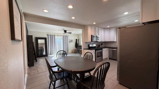 2041 Wally Ct, Modesto, CA 95350