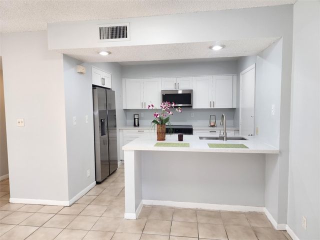 9150 NW 38th Drive 106, Coral Springs, FL 33065