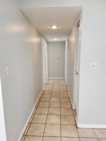 9150 NW 38th Drive 106, Coral Springs, FL 33065