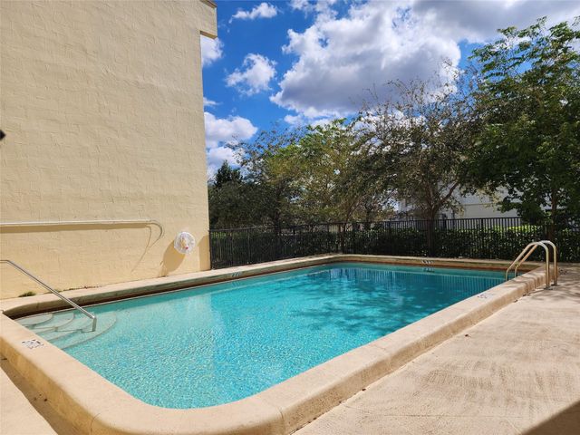 9150 NW 38th Drive 106, Coral Springs, FL 33065