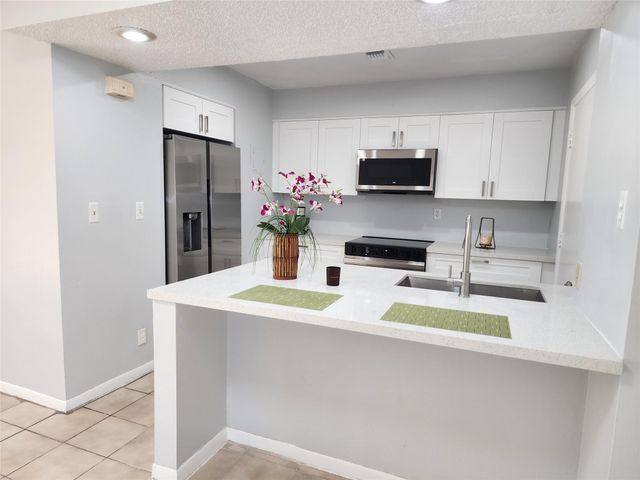 9150 NW 38th Drive 106, Coral Springs, FL 33065