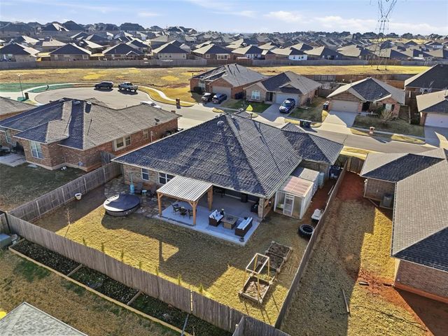 11113 NW 96th Court, Yukon, OK 73099