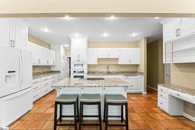 1 Parkview Court, Laurens, SC 29360