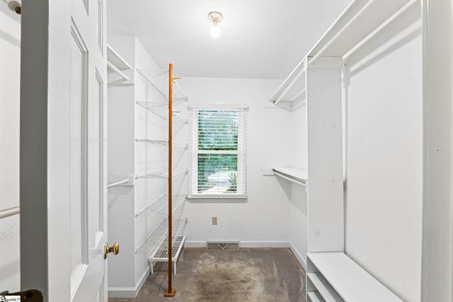 1 Parkview Court, Laurens, SC 29360