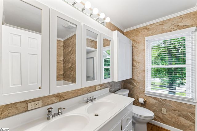 1 Parkview Court, Laurens, SC 29360