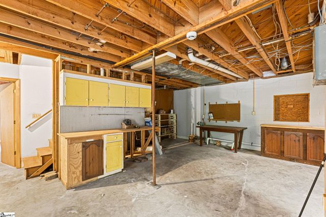 1 Parkview Court, Laurens, SC 29360