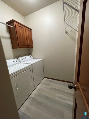 3520 W 91st Pl Place, Sioux Falls, SD 57108