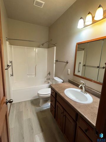 3520 W 91st Pl Place, Sioux Falls, SD 57108