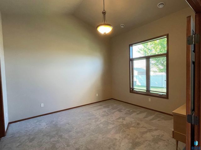 3520 W 91st Pl Place, Sioux Falls, SD 57108