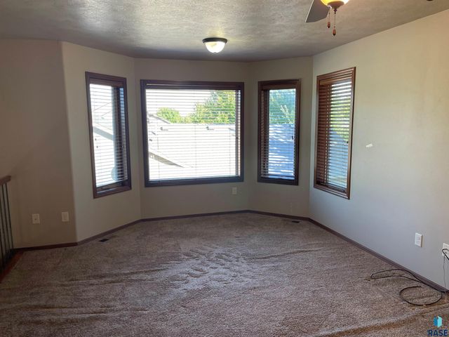 3520 W 91st Pl Place, Sioux Falls, SD 57108