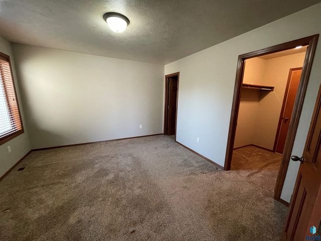 3520 W 91st Pl Place, Sioux Falls, SD 57108