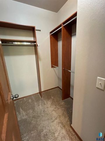 3520 W 91st Pl Place, Sioux Falls, SD 57108