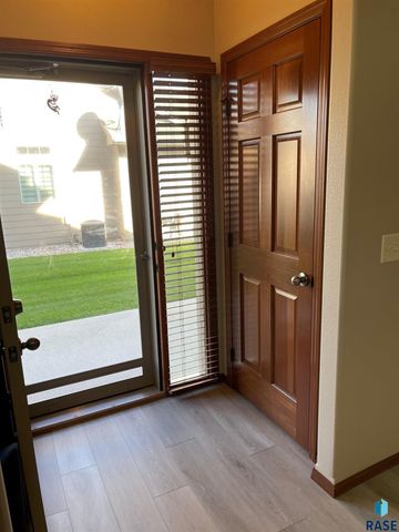 3520 W 91st Pl Place, Sioux Falls, SD 57108