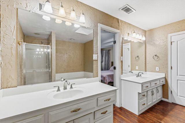 800 Crest Ridge Drive, Irving, TX 75061