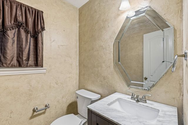 800 Crest Ridge Drive, Irving, TX 75061