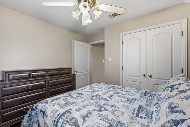 800 Crest Ridge Drive, Irving, TX 75061