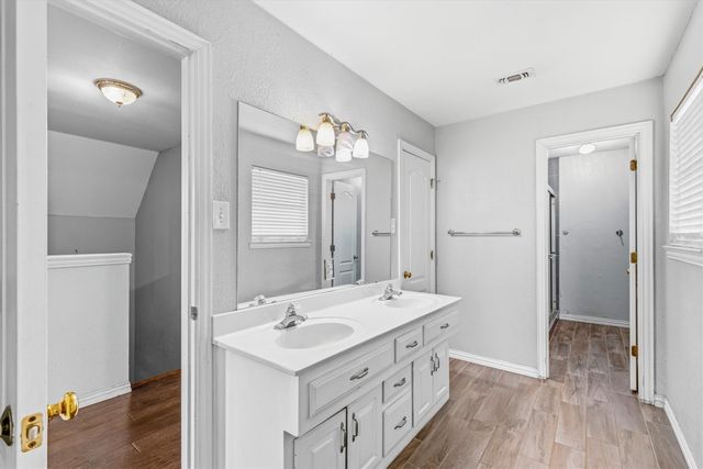 800 Crest Ridge Drive, Irving, TX 75061