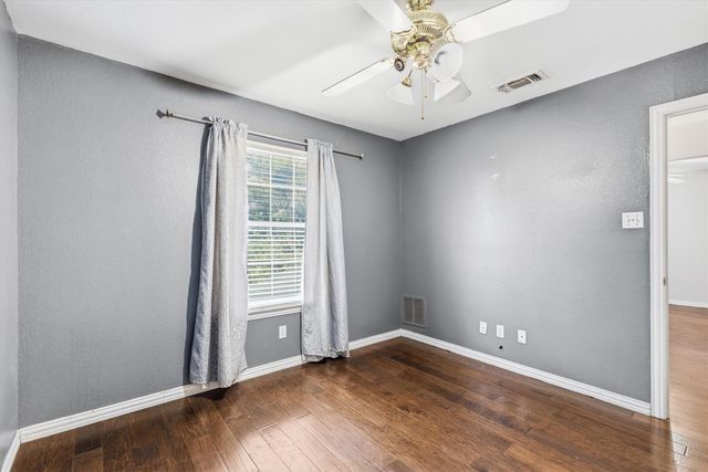 800 Crest Ridge Drive, Irving, TX 75061