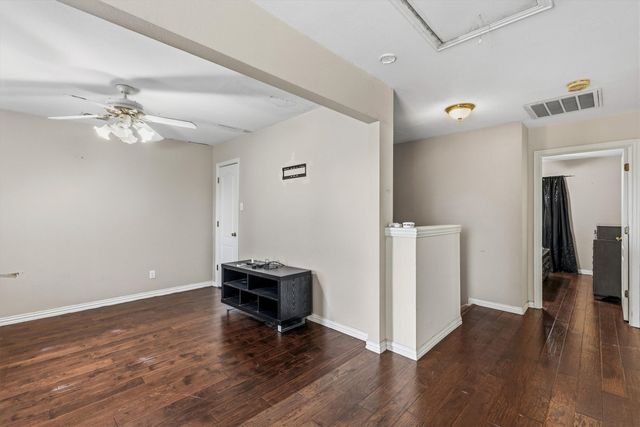 800 Crest Ridge Drive, Irving, TX 75061