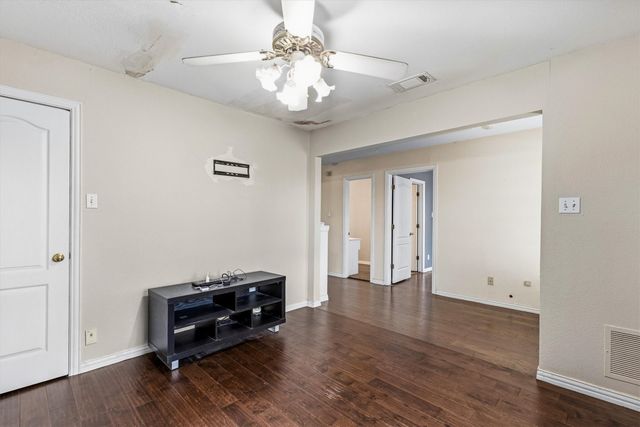 800 Crest Ridge Drive, Irving, TX 75061