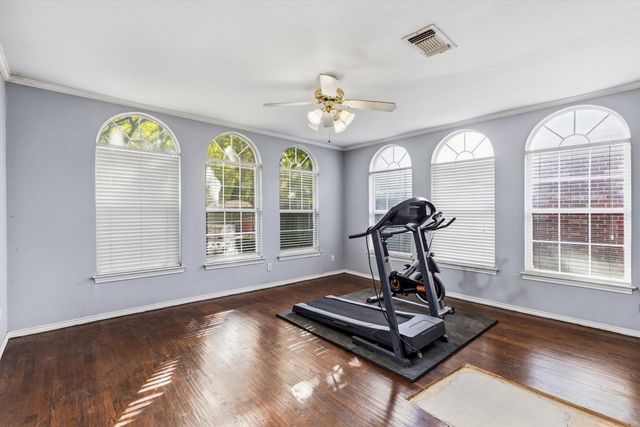 800 Crest Ridge Drive, Irving, TX 75061
