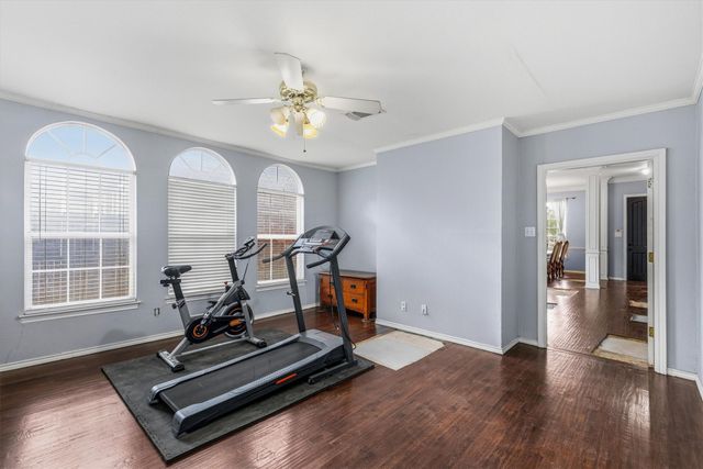 800 Crest Ridge Drive, Irving, TX 75061