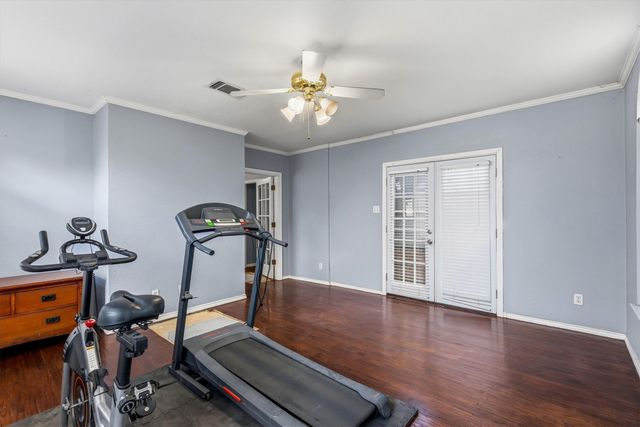 800 Crest Ridge Drive, Irving, TX 75061
