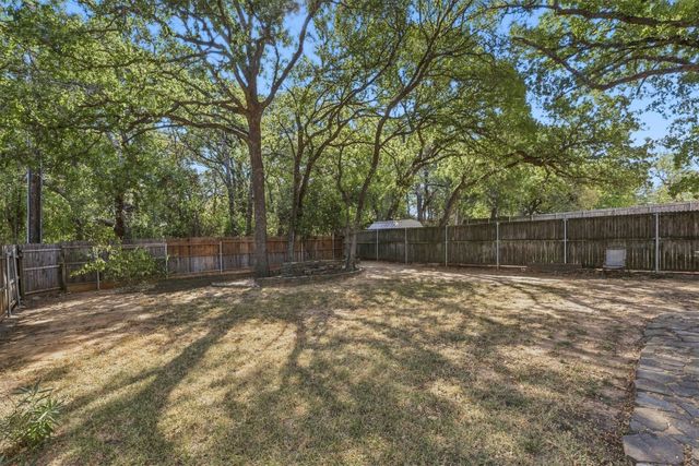800 Crest Ridge Drive, Irving, TX 75061