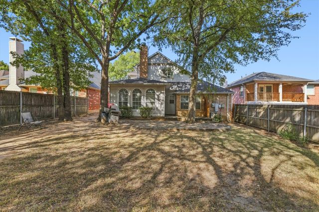 800 Crest Ridge Drive, Irving, TX 75061