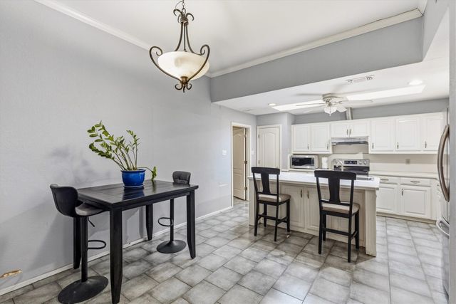 800 Crest Ridge Drive, Irving, TX 75061