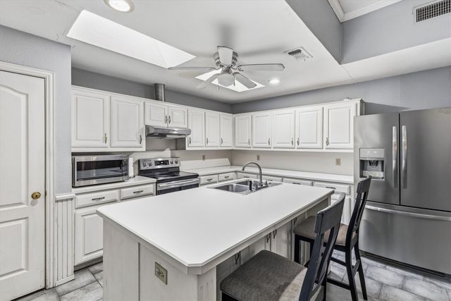 800 Crest Ridge Drive, Irving, TX 75061
