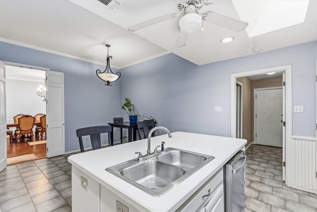 800 Crest Ridge Drive, Irving, TX 75061