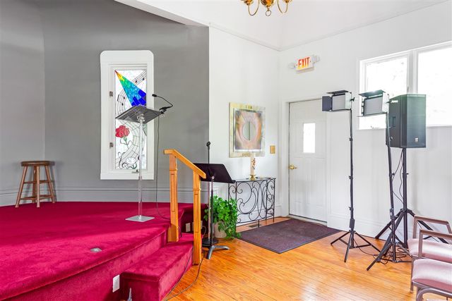 41 S Washington Street, Douglas, MI 49406