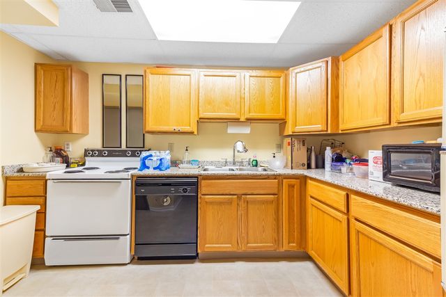 41 S Washington Street, Douglas, MI 49406