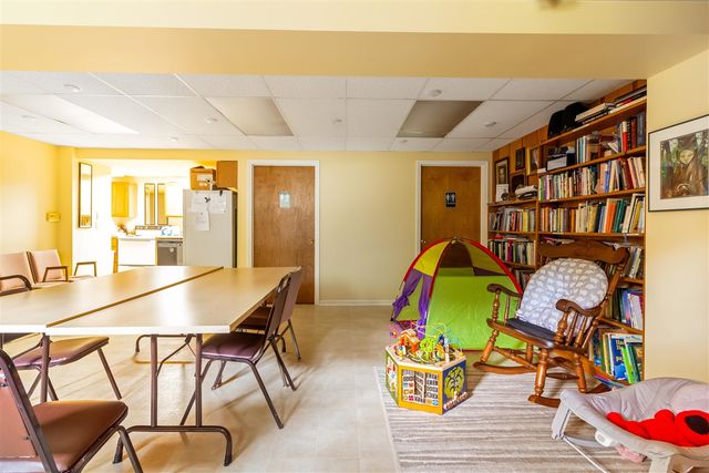 41 S Washington Street, Douglas, MI 49406