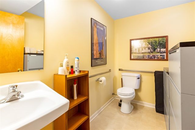 41 S Washington Street, Douglas, MI 49406