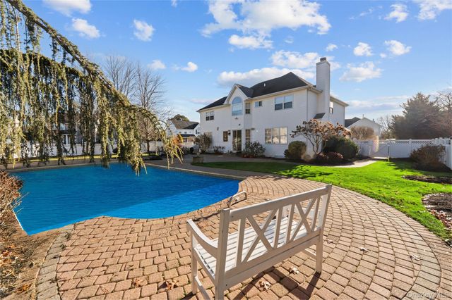 2 Mayflower Lane, Holtsville, NY 11742