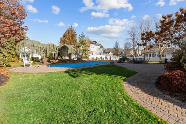 2 Mayflower Lane, Holtsville, NY 11742