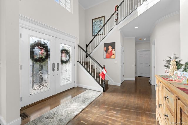 2 Mayflower Lane, Holtsville, NY 11742