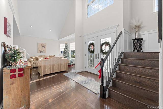 2 Mayflower Lane, Holtsville, NY 11742