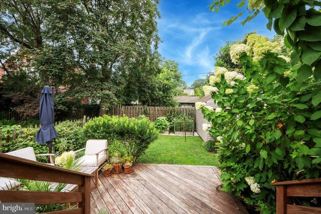 606 WALNUT LN, Philadelphia, PA 19128