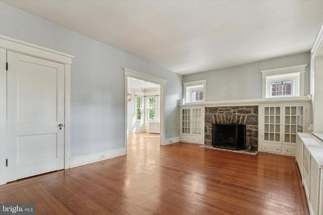 606 WALNUT LN, Philadelphia, PA 19128