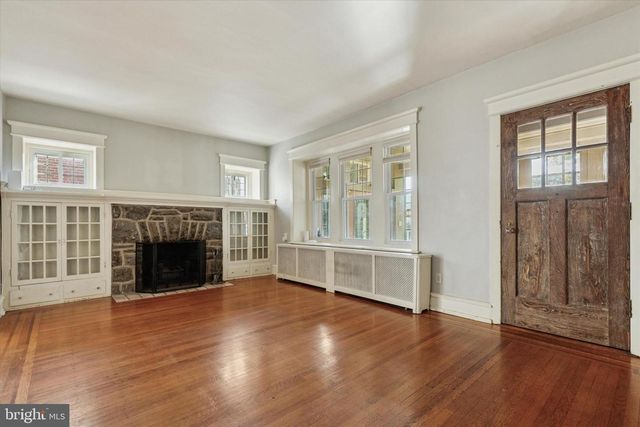 606 WALNUT LN, Philadelphia, PA 19128