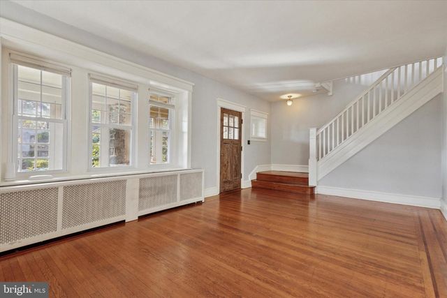 606 WALNUT LN, Philadelphia, PA 19128