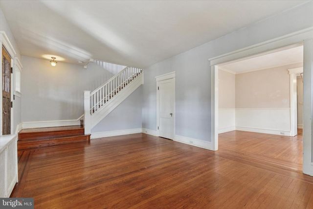 606 WALNUT LN, Philadelphia, PA 19128