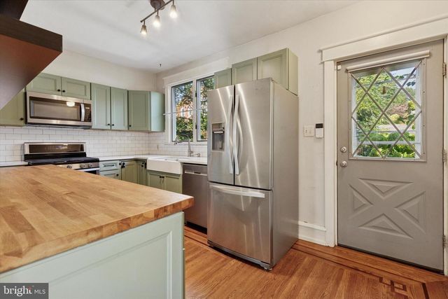 606 WALNUT LN, Philadelphia, PA 19128